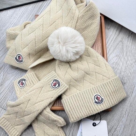 Moncler [bib + pompom hat + gloves] three-piece set! - Picture 8 of 9